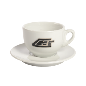 Weiße Cappuccino-Tasse mit passender Untertasse aus Porzellan.