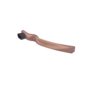 Bürste für Brühgruppe von La Marzocco – Reinigungsbürste mit gebogenem Griff aus Walnussholz und festen schwarzen Borsten. Ideal zur gründlichen Reinigung der Brühgruppe von Espressomaschinen.