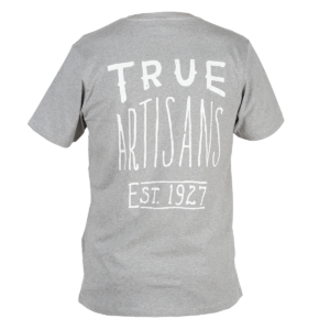 Graues T-Shirt mit weißem Print "True Artisans Est. 1927" auf dem Rücken – Barista-Shirt im Casual-Look, ideal für Kaffeeliebhaber, Cafépersonal oder Fans von La Marzocco