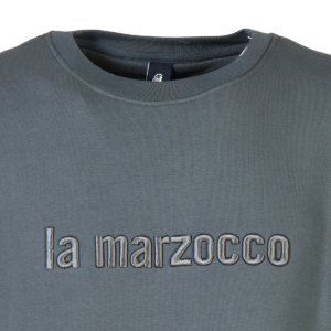 La Marzocco Sweatshirt in Dunkelgrau mit gesticktem Logo – ideal als Barista Kleidung im professionellen Café-Umfeld oder für Liebhaber hochwertiger Espressomaschinen und Barista Tools.