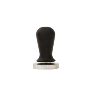 Tamper mit schwarzem Griff und Edelstahlbasis – ein klassisches Barista Tool für die gleichmäßige Verdichtung des Espressopulvers in der Siebträgermaschine. Ideal für den professionellen Einsatz in der Kaffeezubereitung mit La Marzocco Espressomaschinen und unverzichtbares Zubehör im Café-Equipment.