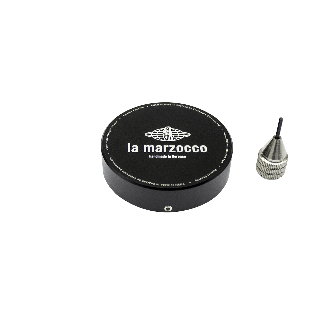 La Marzocco Push Tamper mit präzise einstellbarem Druck – ein professionelles Barista Tool für konstante Kaffeezubereitung an der Espressomaschine. Ideal für den Einsatz in Kombination mit einer La Marzocco Siebträgermaschine, verbessert er die Extraktion und sorgt für gleichmäßige Ergebnisse bei jedem Brühvorgang.