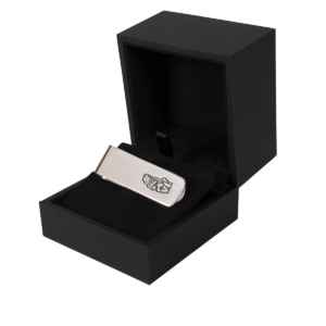 Elegante Geldklammer aus poliertem Metall mit dem La Marzocco Löwenlogo – stilvolles Accessoire für Baristas und Fans hochwertiger Café- und Espressokultur. Ideal als Geschenk für Liebhaber von La Marzocco Espressomaschinen und professionellem Barista-Equipment.