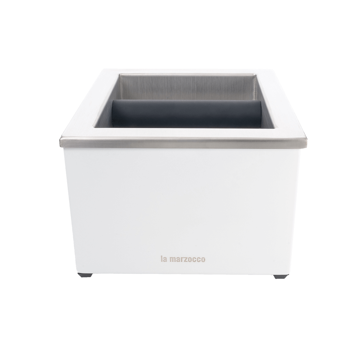 Der La Marzocco Abklopfbehälter in elegantem Edelstahl und Weiß bietet eine hochwertige Lösung für das saubere Entsorgen von Kaffeesatz in der professionellen Kaffeezubereitung. Als Teil des Café-Equipments ist er perfekt auf Siebträgermaschinen abgestimmt und ergänzt Barista Tools ideal – funktional, robust und stilvoll im Design.