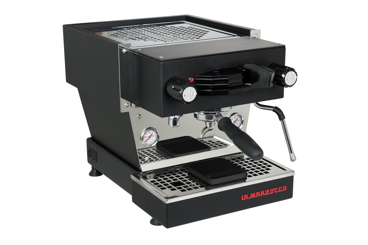 Professionelle La Marzocco Linea Mini Espressomaschine in Schwarz – kompakte Siebträgermaschine mit Dampfrohr, Dual-Boiler-System und ikonischem Design. Ideal für Home-Baristas oder kleine Cafés, die Wert auf Qualität, Präzision und perfekte Kaffeezubereitung legen.