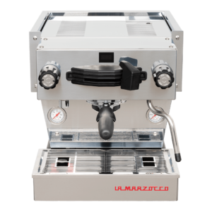 La Marzocco Linea Mini in Silber – leistungsstarke Siebträgermaschine für Gastronomie und den Heimbarista. Kompaktes Design, präzise Steuerung und hochwertige Verarbeitung für perfekten Espresso.