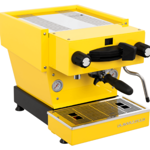 La Marzocco Linea Mini in Gelb – professionelle Siebträgermaschine im 3/4-Frontwinkel, ideal für Gastronomie und hochwertige Kaffeezubereitung zu Hause