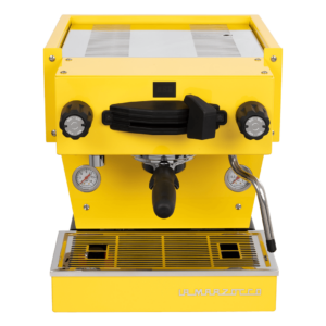 La Marzocco Linea Mini in Gelb – leistungsstarke Espressomaschine mit Siebträger für den Einsatz in der Gastronomie oder anspruchsvollen Kaffeegenuss zu Hause. Kompaktes Format trifft auf auffälliges Design.