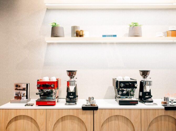Siebträgermaschinen und Kaffeemühlen von La Marzocco zur Entscheidungshilfe, Kaufberatung im Showroom